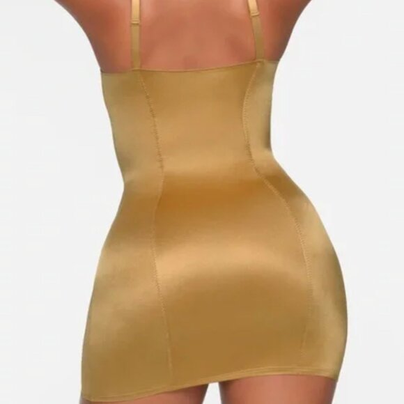(0181) NWT SKIMS Stretch Satin Dress Gold Sz XL - Picture 2 of 4